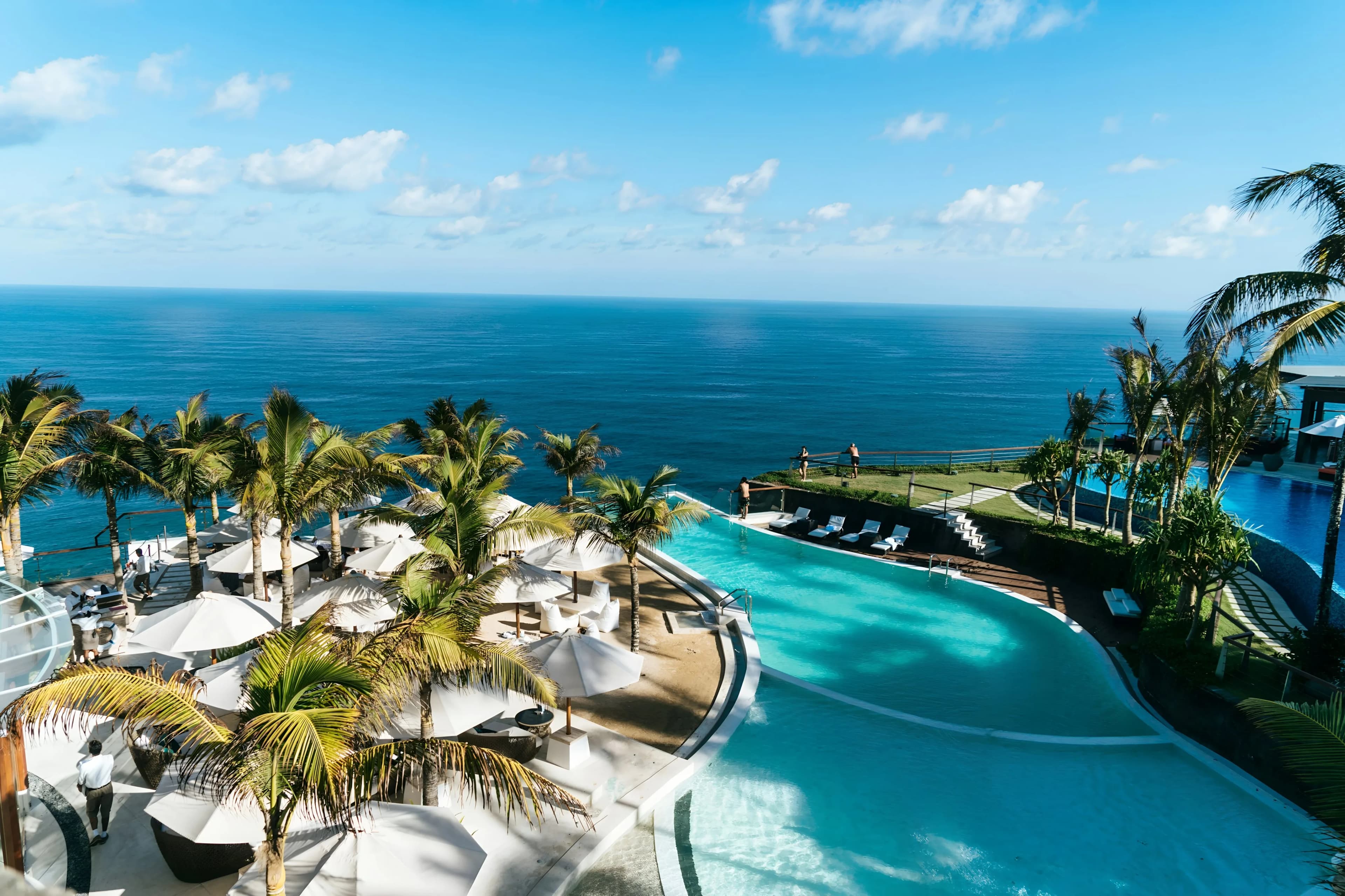 Coastal luxury villa with infinity pool